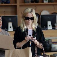 Reese Witherspoon out shopping in West Hollywood | Picture 107097